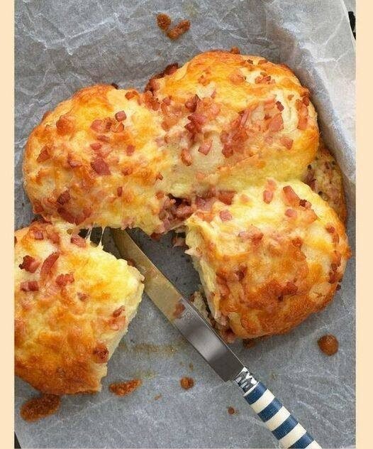 Quick & Easy 4-Ingredient Cheese and Bacon Rolls